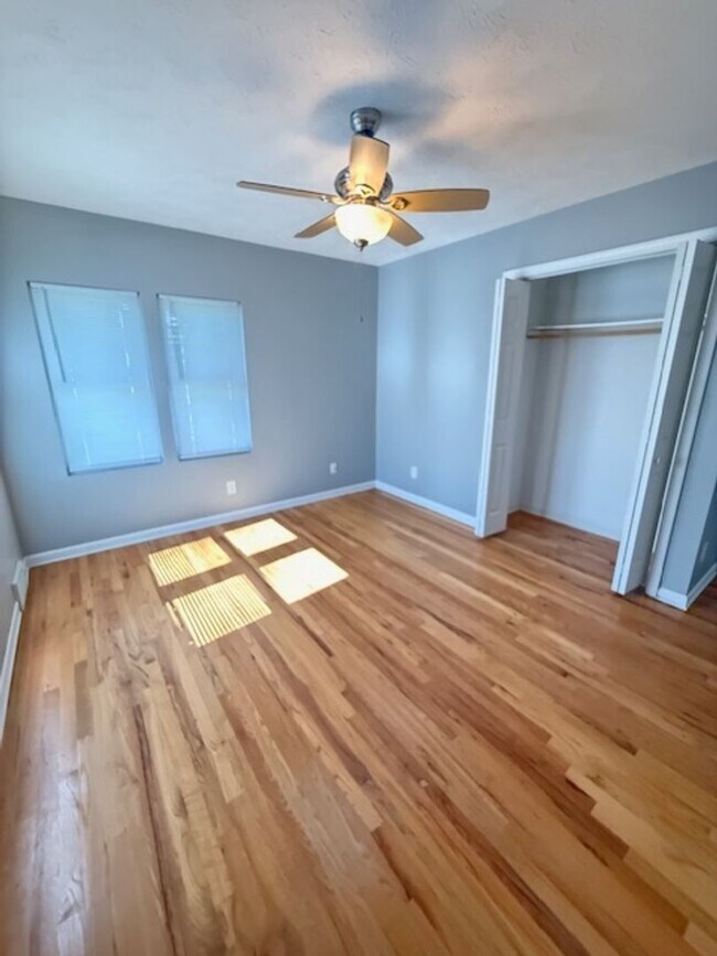 Foto del edificio - Charming Hanscom Park Living Near Historic...