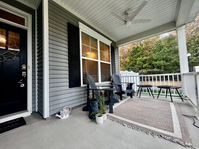 Foto del edificio - Beautiful Corner Lot, Single Family Home, in Sherwood Lakes.