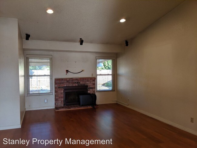 Building Photo - 4 br, 2 bath House - 8322 Hemingway Drive