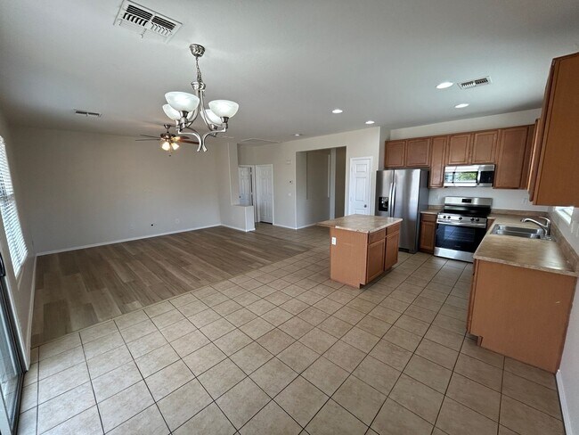 Foto del edificio - 10042 W Illini St