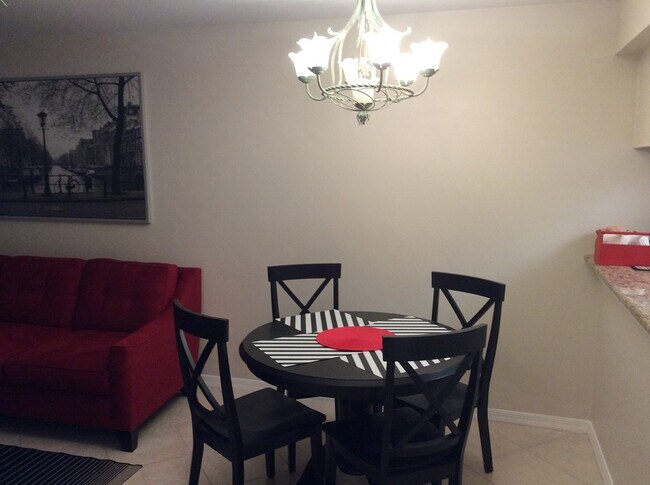 Foto del edificio - 5825 Rattlesnake Hammock Rd