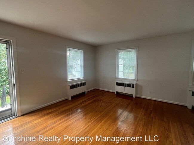 Building Photo - 2 br, 1 bath House - 1400 Roslyn Dr Unit 15-A