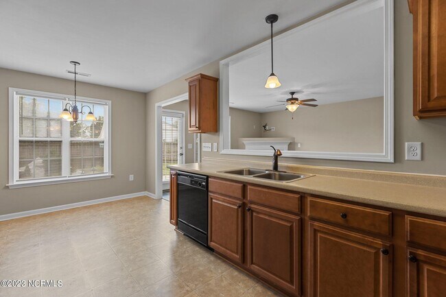 Building Photo - 957 Ellery Dr