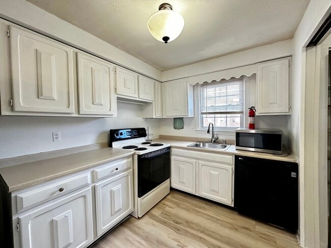 Foto del edificio - 540 Granby Rd