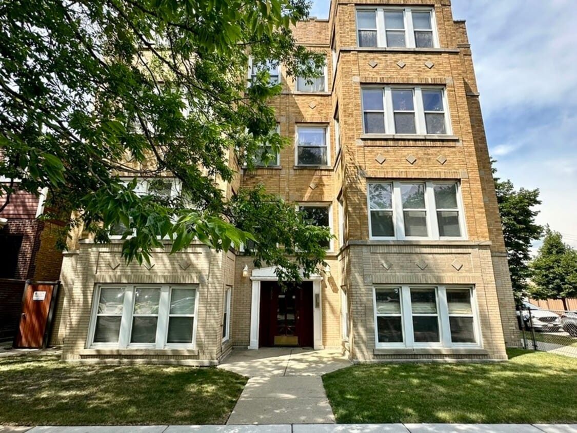 Foto principal - 4870 N California Ave