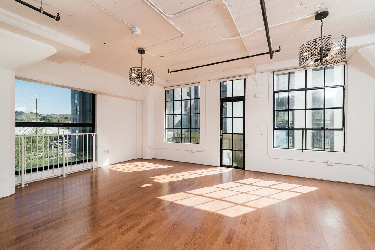 Living/Dining Area - 200 N San Fernando Rd