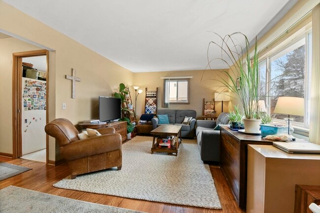 Building Photo - 426 Rushmore Ln