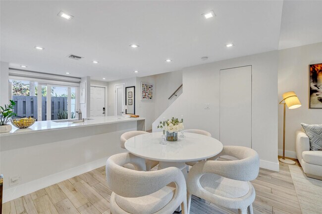 Foto del edificio - 1991 NE 15th Ave