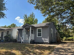 Building Photo - 2887 Woodlawn Terrace