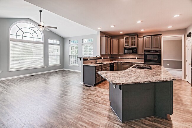 Building Photo - 917 Benalli Dr