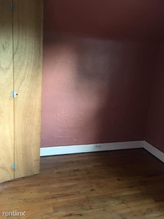 Building Photo - 3 br, 1.5 bath House - 5111 Biddulph Ave