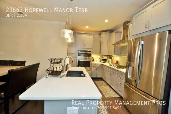 Foto del edificio - Beautifully Maintained Condo For Rent in C...