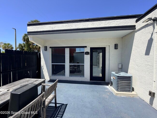 Foto del edificio - 1464 Guava Ave