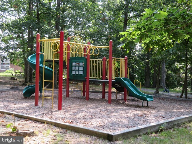 Building Photo - 3743A Madison Ln