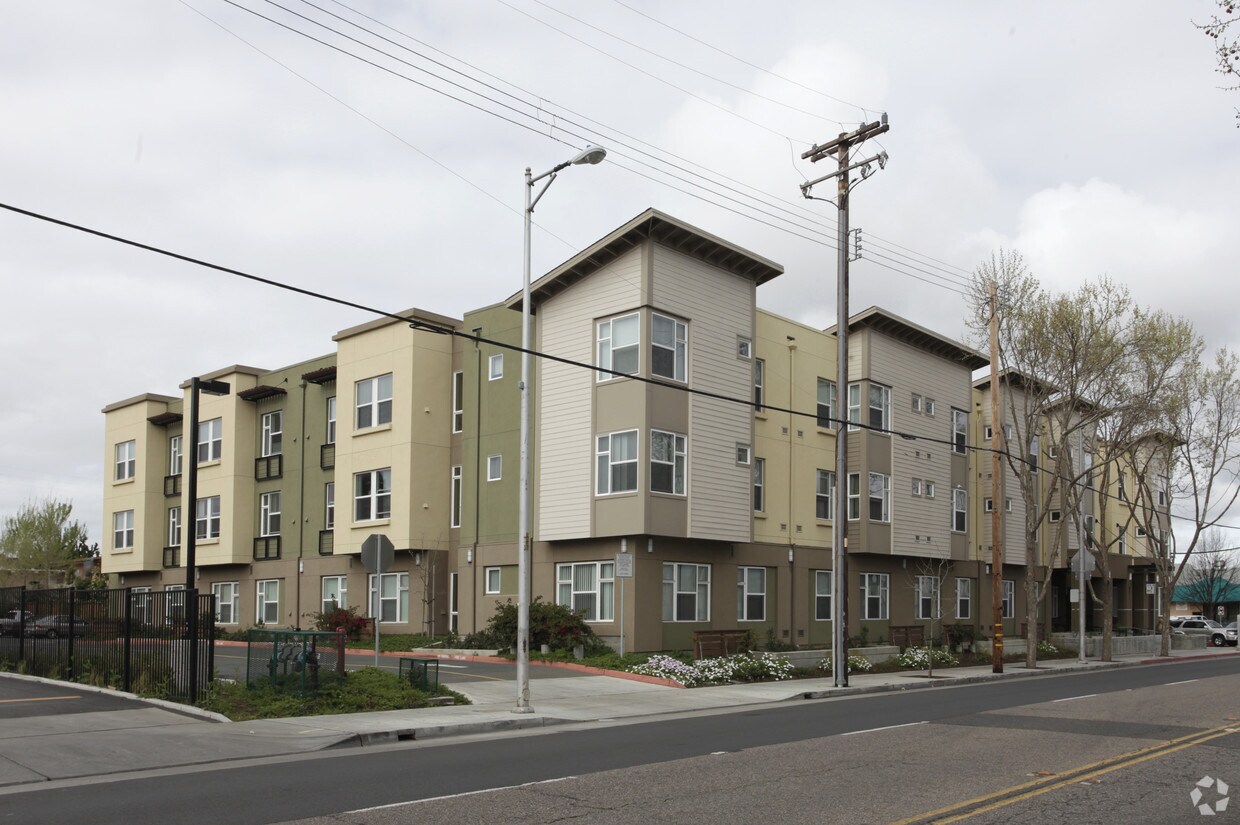 Primary Photo - Estabrook Place