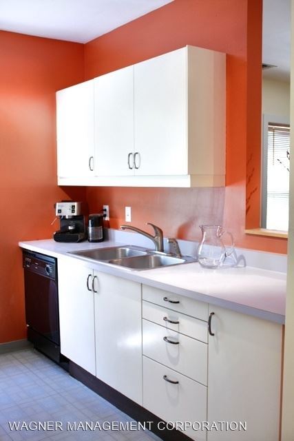 Building Photo - 2 br, 1.5 bath House - 500 West Street, Un...