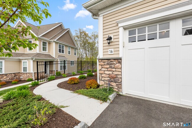 Foto del edificio - 16 Hunting Ridge Ln