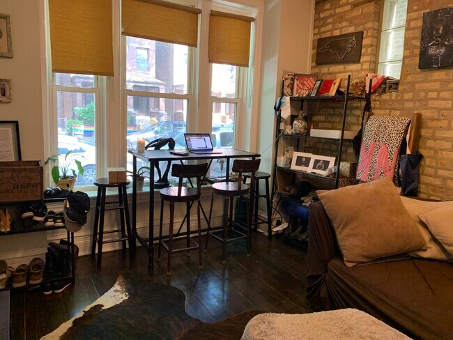 Foto del edificio - 826 N Winchester Ave