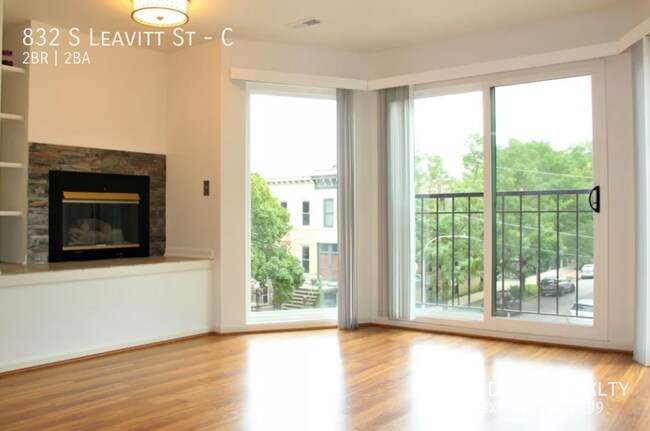 Building Photo - 832 S Leavitt St