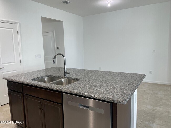 Building Photo - 304 Pop Top Ln