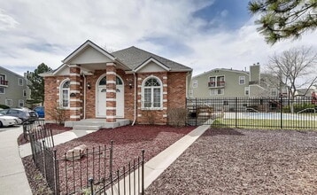 Building Photo - 932 S Dearborn Way