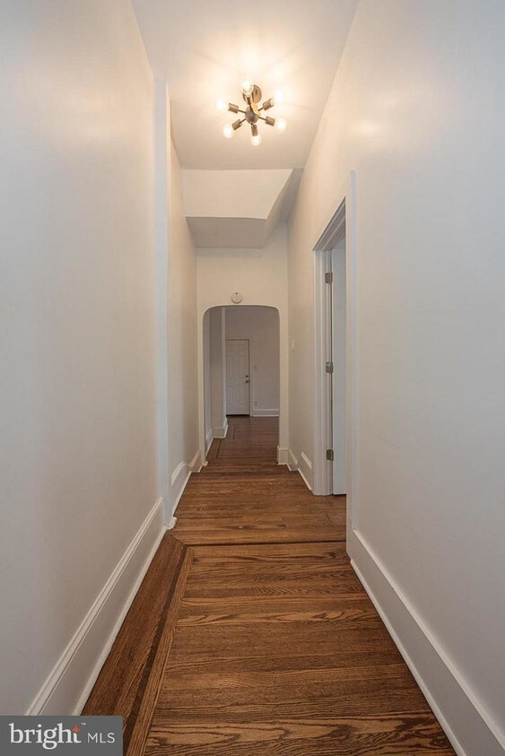 Primary Photo - 2327 E York St
