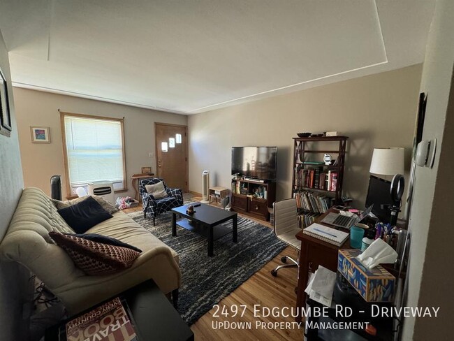 Building Photo - 2497 Edgcumbe Rd