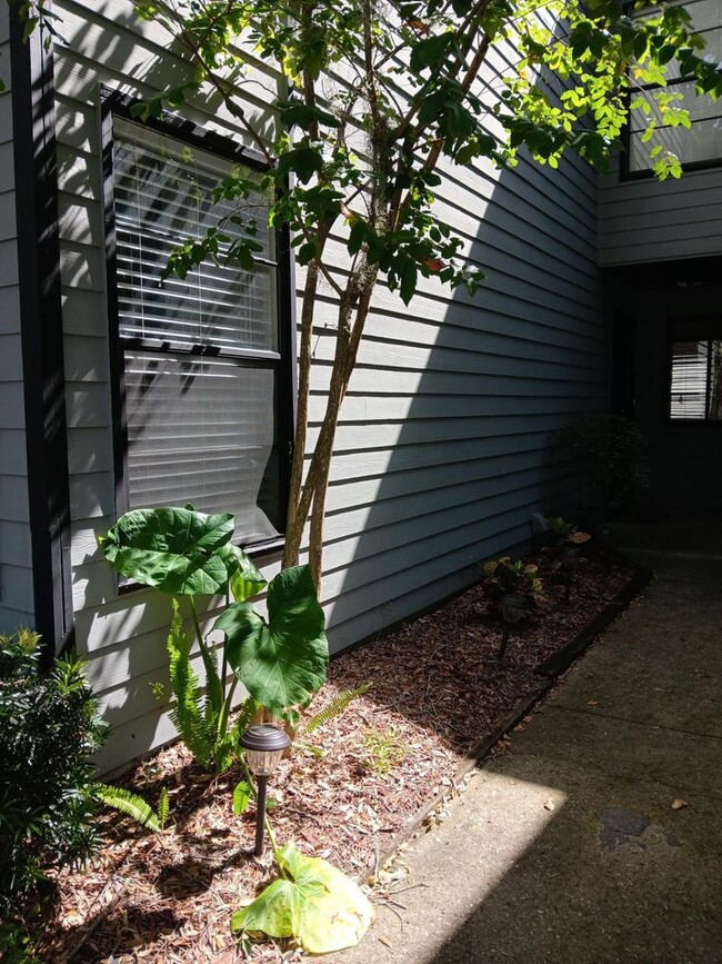 Building Photo - Immaculate 3/2 Condo in Marchwood!