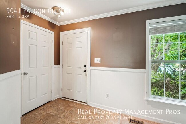 Foto del edificio - 9041 Falcon Glen Ct