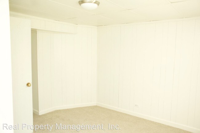 Building Photo - 406 Hedge St