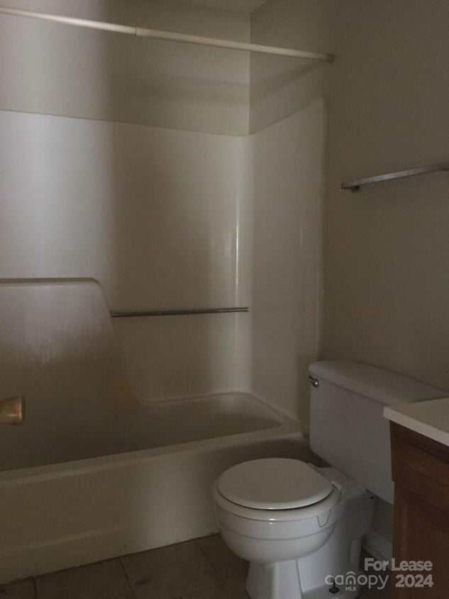 Building Photo - 1917 Parkdale Ave