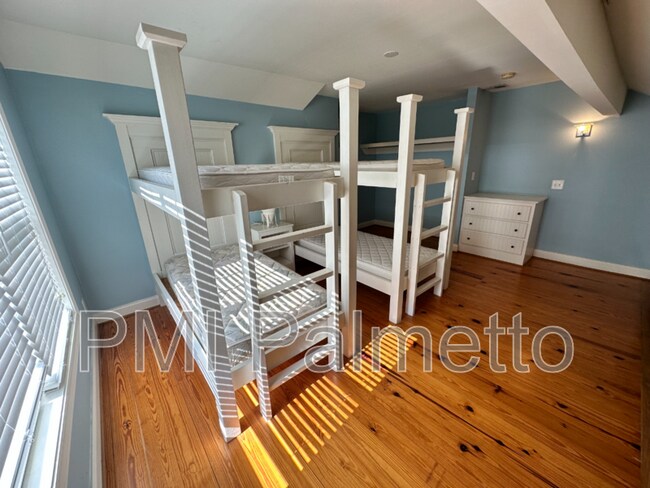 Foto del edificio - 1032 Sandalwood Rd