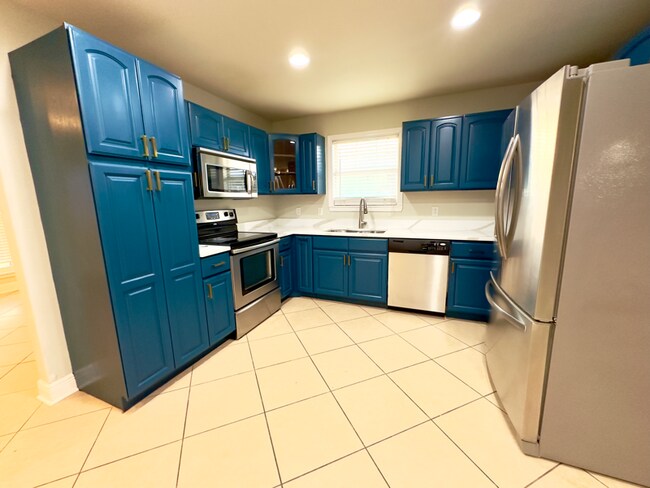Building Photo - 4309 Dreux Ave