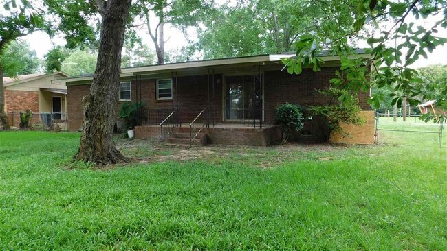 Patio trasero - 311 E Imperial Cir