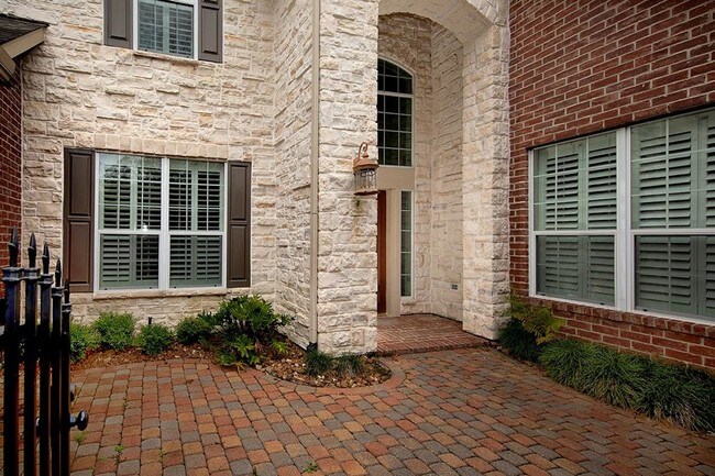 Building Photo - 6 Desert Rose Pl