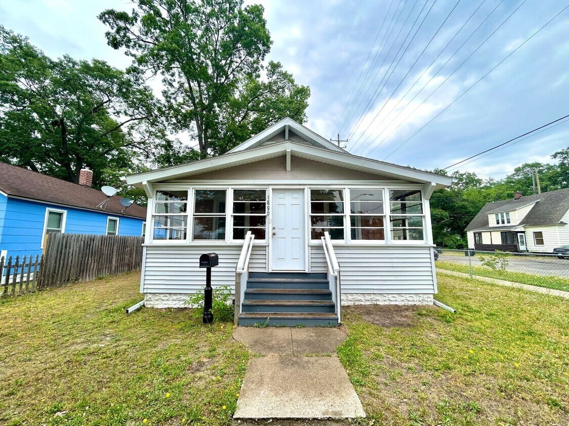Primary Photo - Two Bedroom Home in Muskegon