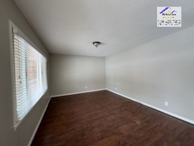 Foto del edificio - 4451 Ruby Rd