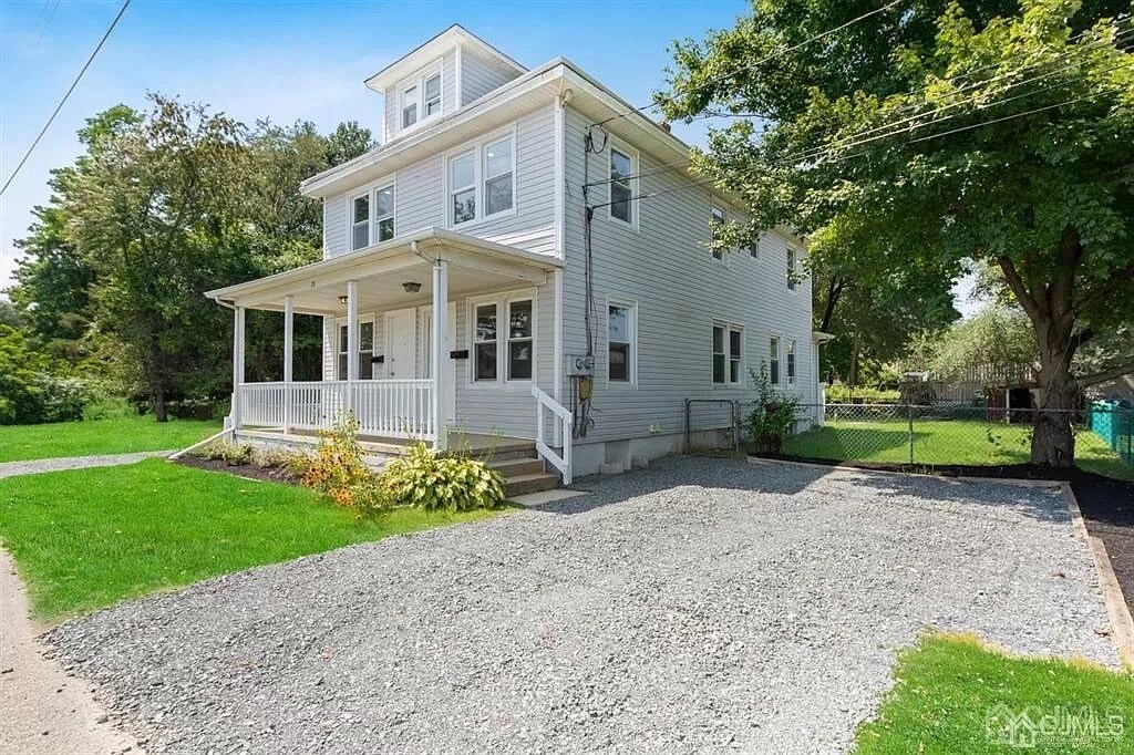 Primary Photo - 28 Victoria Ave