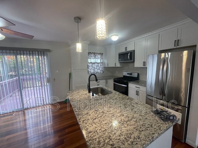 Foto del edificio - 5597 Shannon Ct