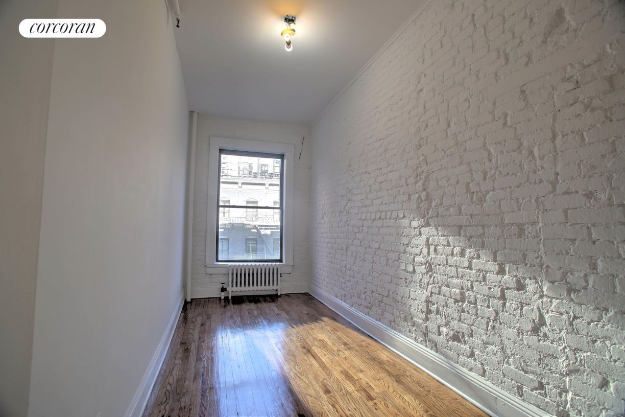 Foto principal - 304 W 30th St