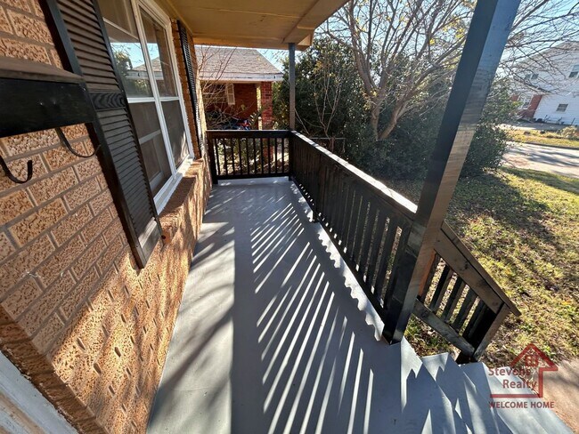 Building Photo - 2811 NW 21st Pl