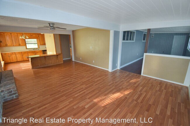Building Photo - 3 br, 2.5 bath House - 104 Laurel St