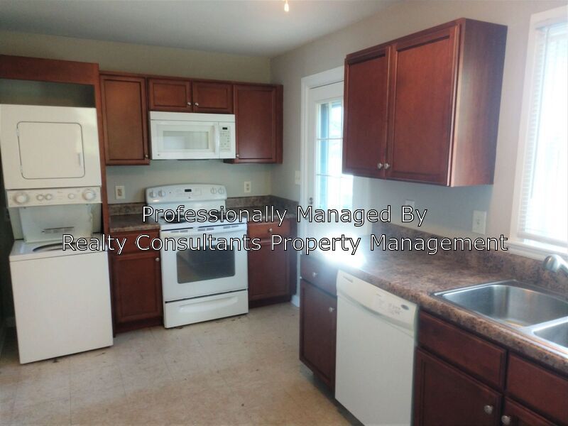 Primary Photo - 2115 Hubbard St
