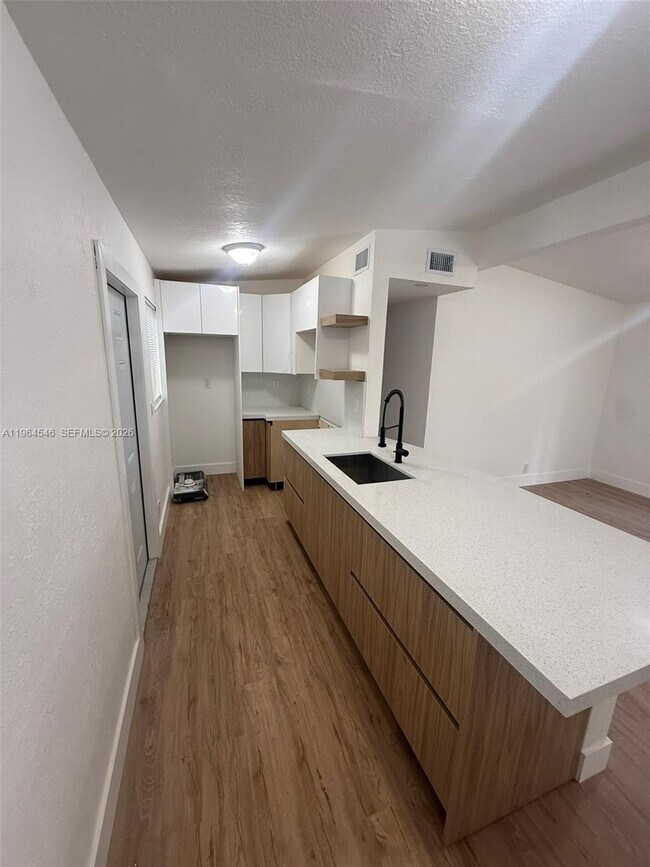 Foto del edificio - 2169 NW 80th St