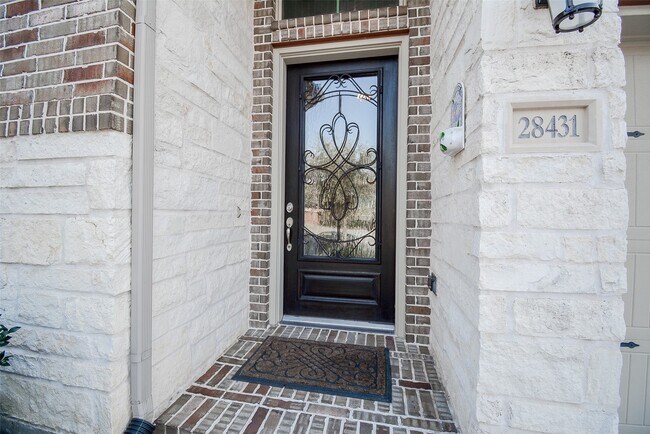 Foto del edificio - 28431 Asher Falls Ln