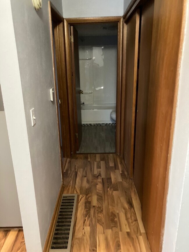 Sala - 109 1st Ave N