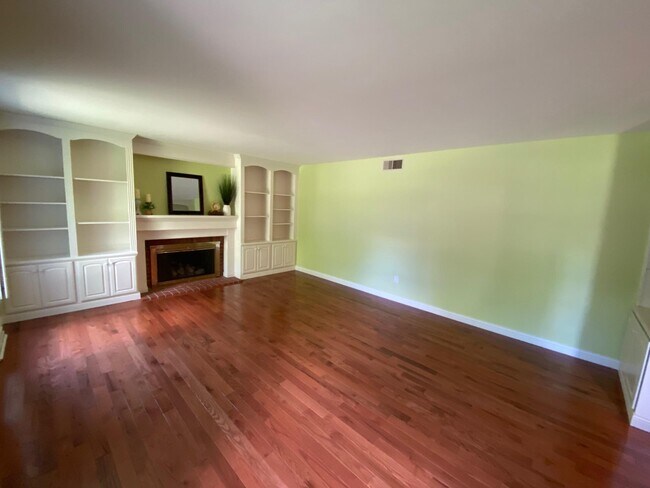 Building Photo - 7 E Burnam Rd