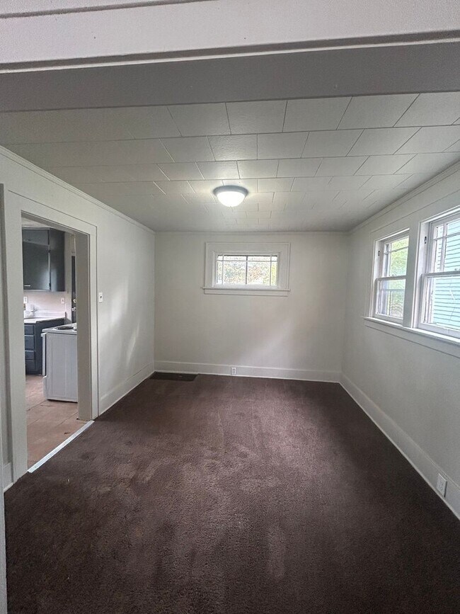 Foto del edificio - 2113 Riedmiller Ave