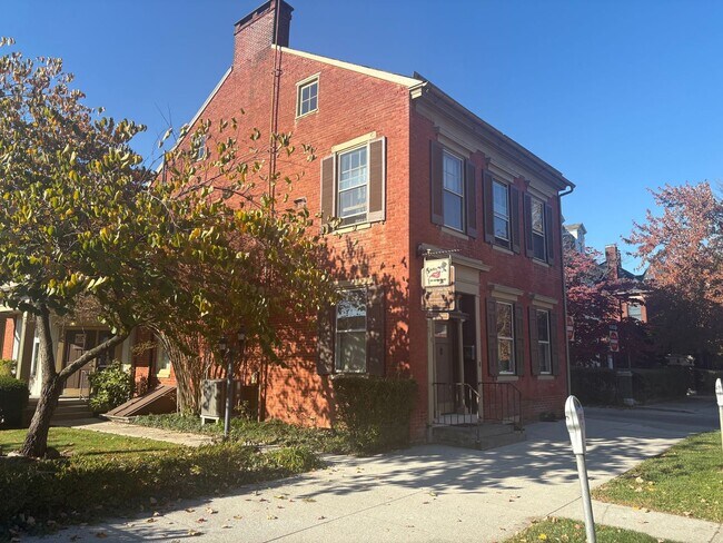 Building Photo - Spacious 2-3 Bedroom Apartment in Hanover with Parking & Laundry