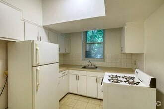 Building Photo - 6211 Av. Lennox